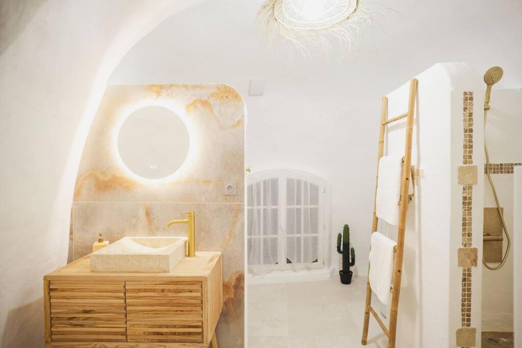 Le Temple D'Aphrodite, Appartement Avec Spa Vienne  Extérieur photo