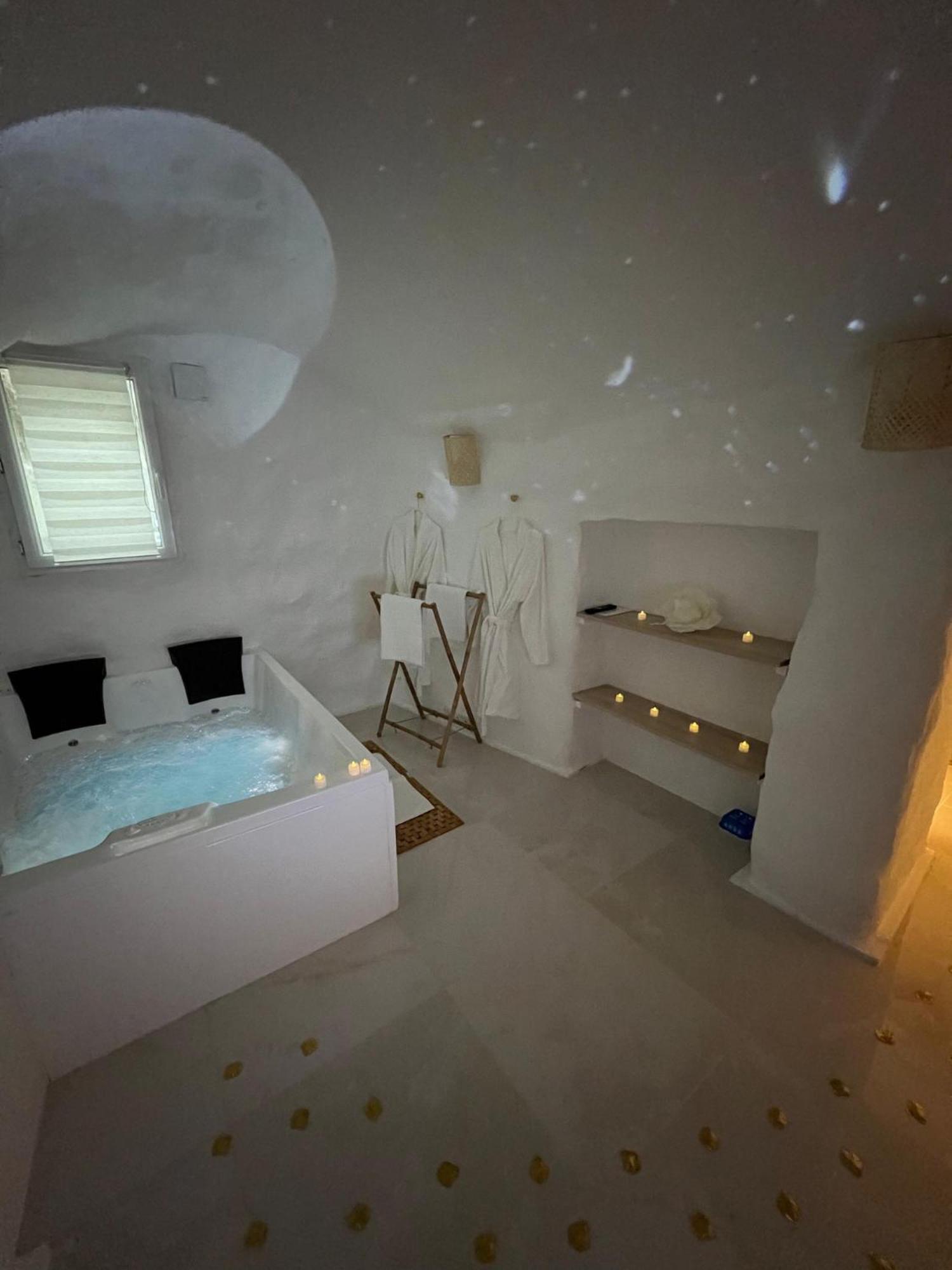 Le Temple D'Aphrodite, Appartement Avec Spa Vienne  Extérieur photo